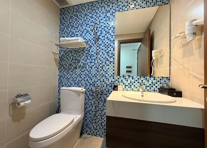 2br - Spacious & Modern - Near Center