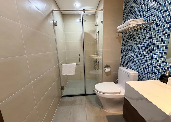 2br - Spacious & Modern - Near Center