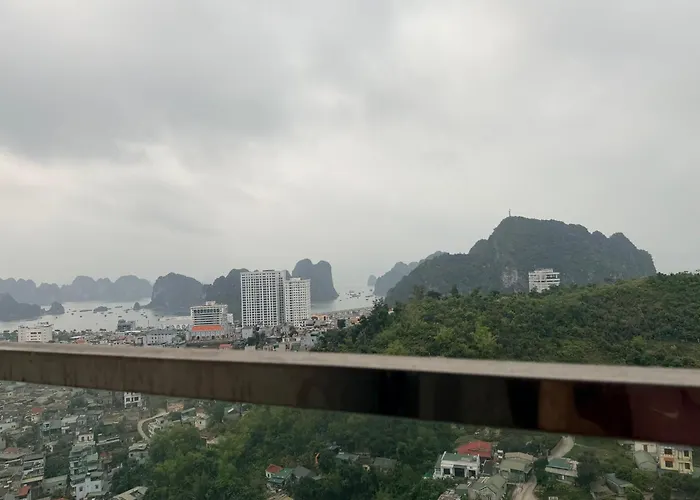 2br - Spacious & Modern - Near Center * Hạ Long